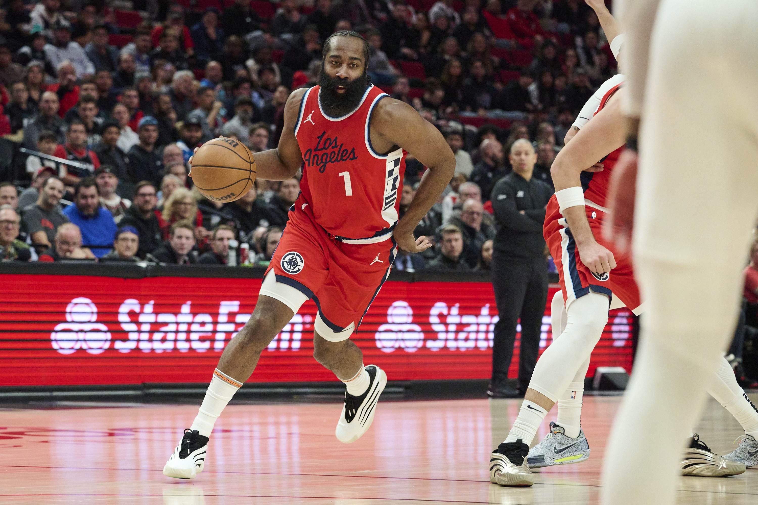 快船主场大胜，全队火力全开的简单介绍