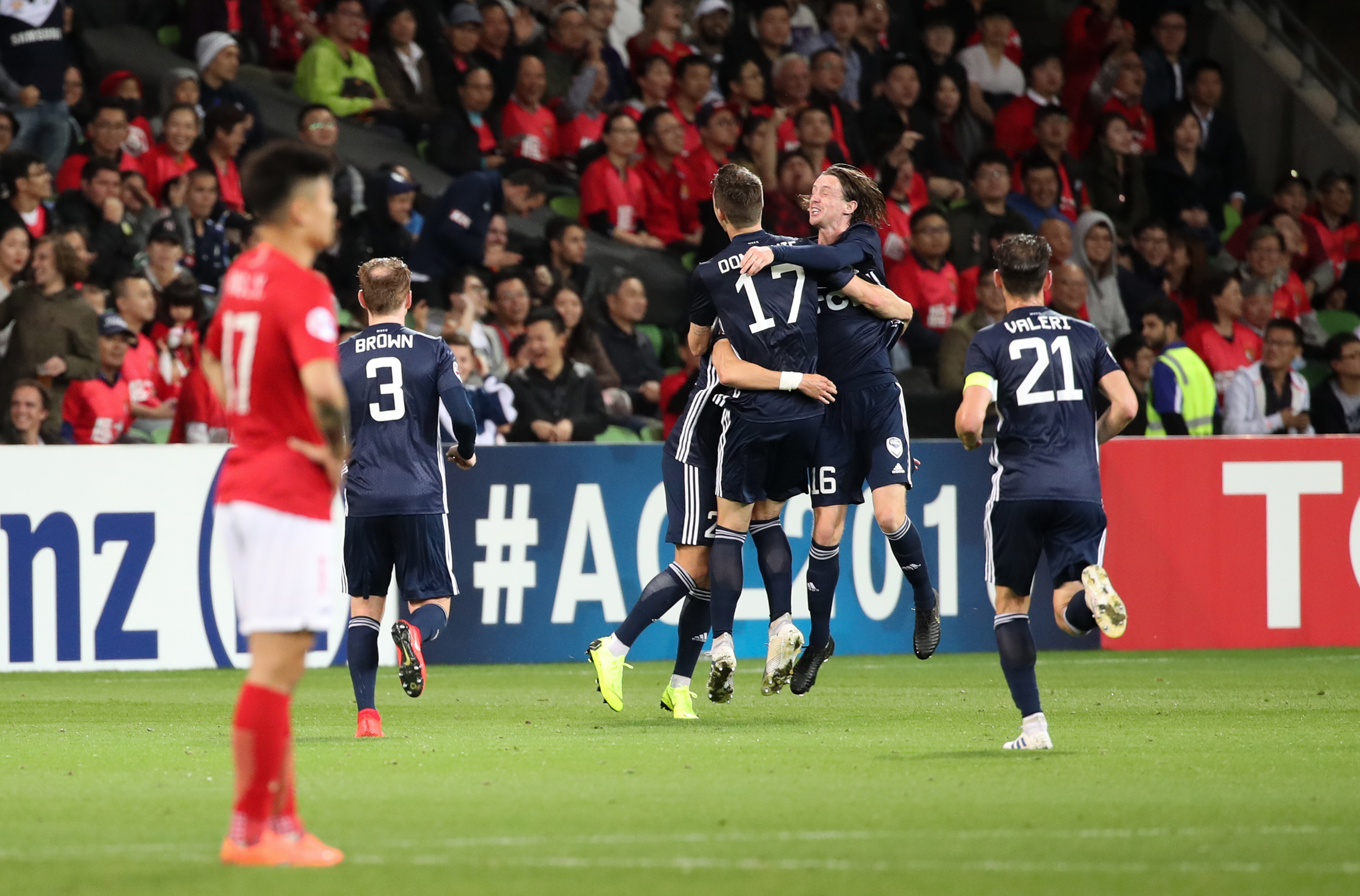 包含所罗门群岛队在比赛中获得胜利的词条