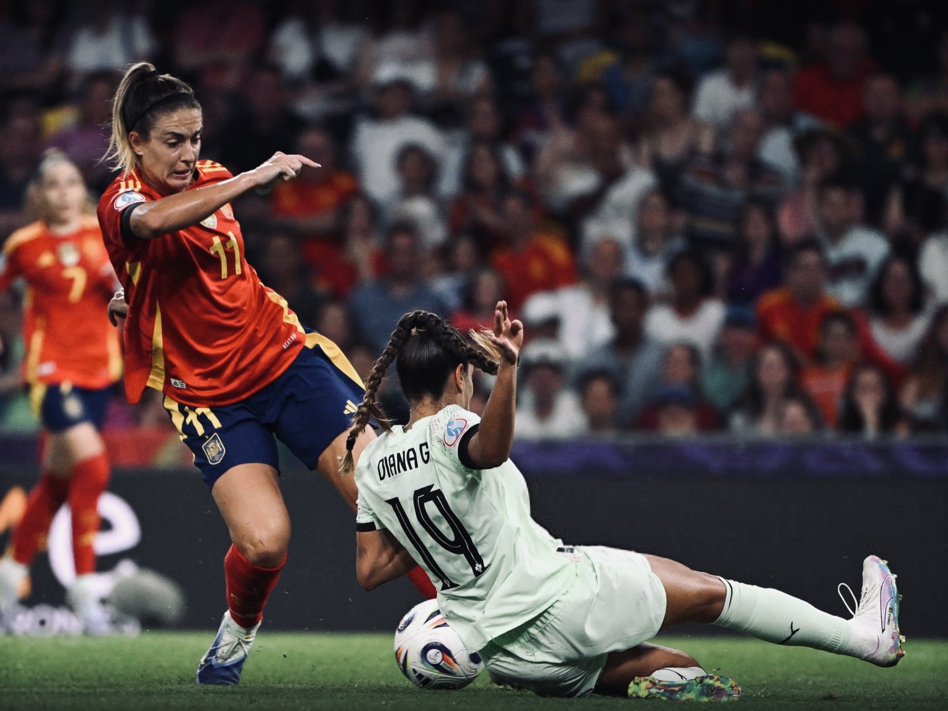 小组赛惊艳表现，欧洲杯焦点对决精彩纷呈的简单介绍