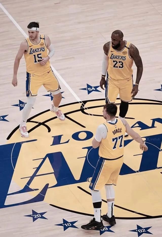 关于湖人B队爆冷公牛，东契奇一己之力扛起全队的信息