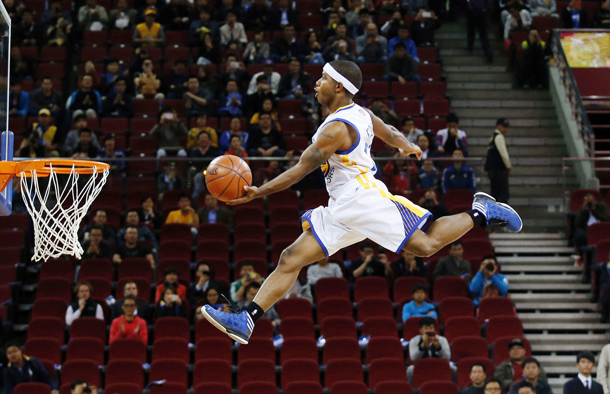 包含球员投篮技术:高难度表演,引发球迷热议的词条 包含球员投篮技术:高难度表演,引发球迷热议的词条