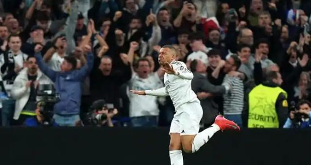 包含拜仁横扫巴黎，姆巴佩完成帽子戏法的词条