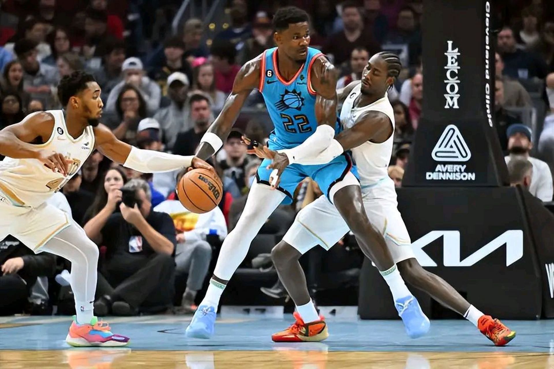 关于太阳险胜山东队,米切尔统治全场的信息 关于太阳险胜山东队,米切尔统治全场的信息