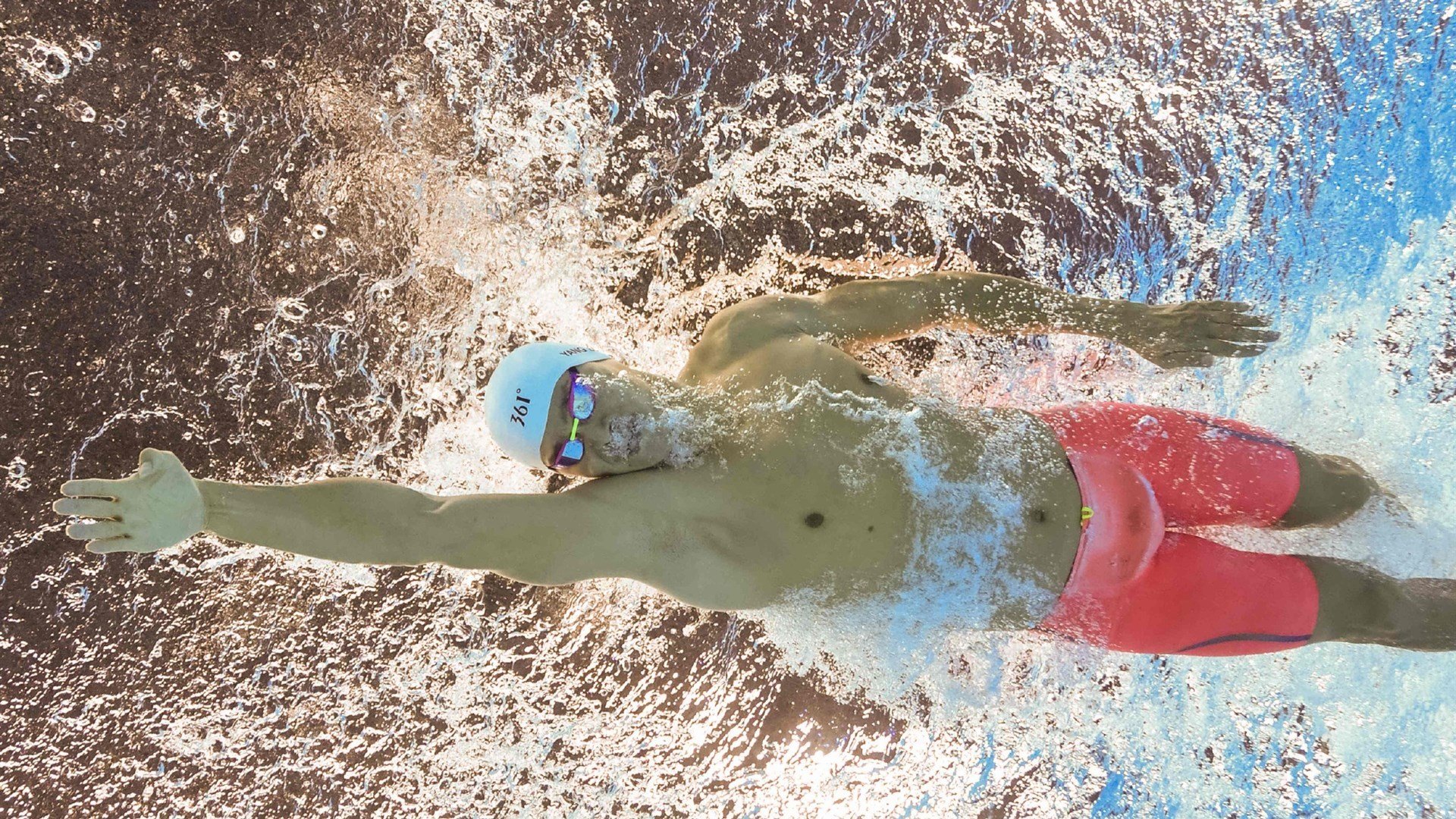 赛道上的隐形引擎,范弗利特如何点亮F1新赛季揭幕战之夜