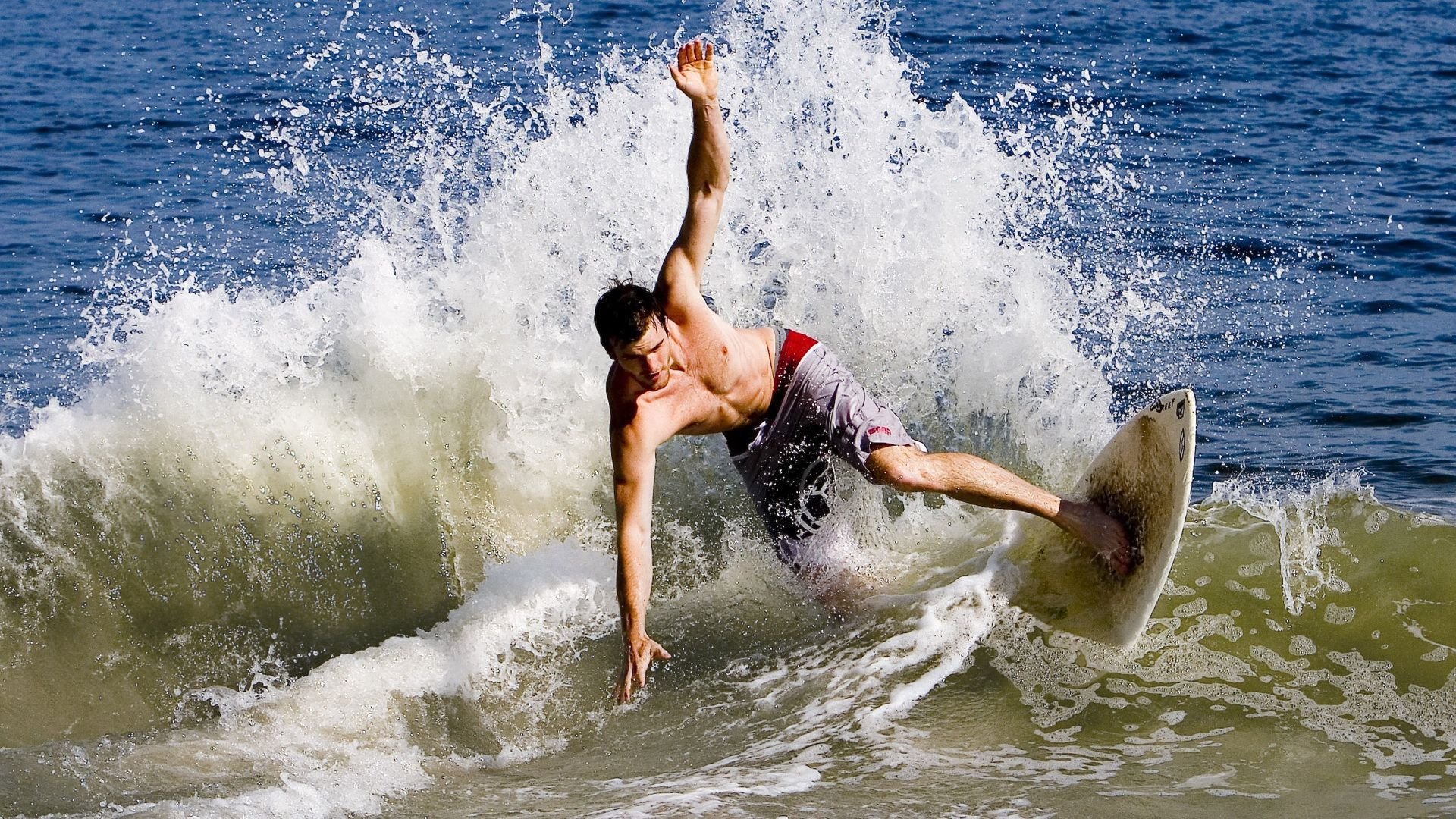奥恰洛夫独取两分点燃赛场，波兰队3-1完胜奥地利晋级四强
